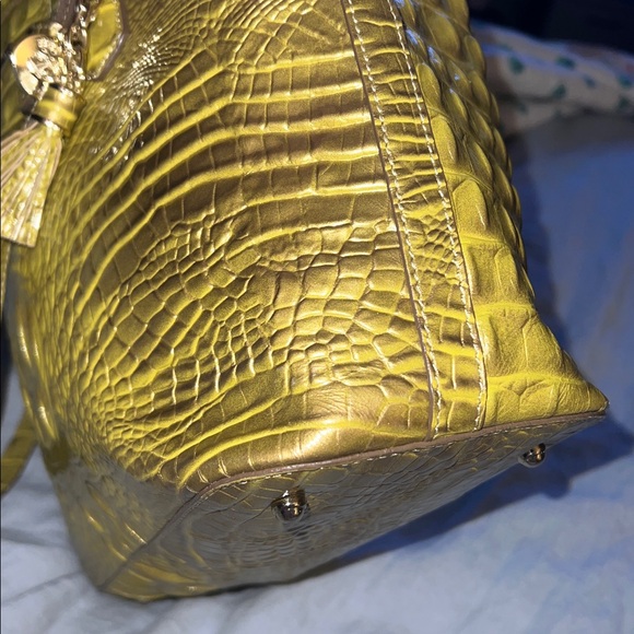 Brahmin Great condition! Hard to find! Lime Embossed medium Asher Tote 🔥🔥👀 - Picture 3 of 12